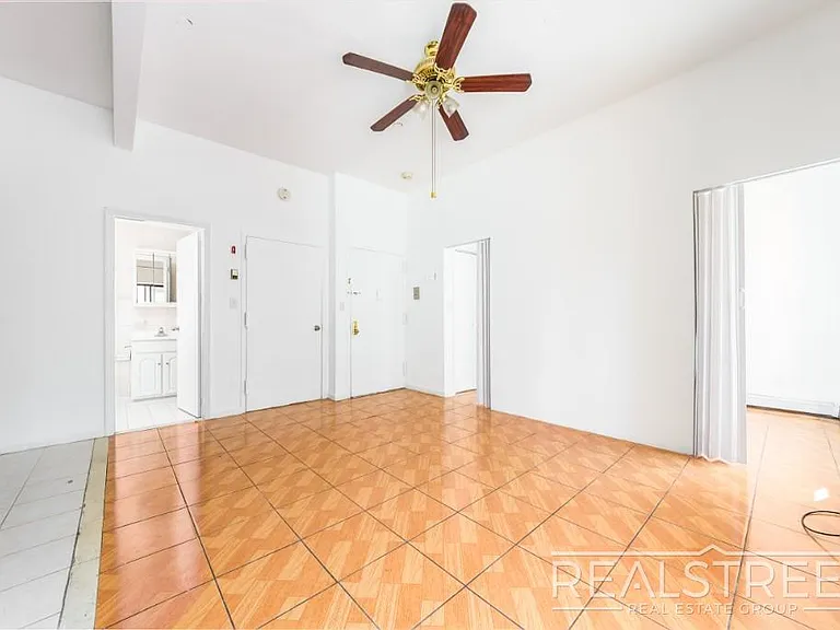 39 Debevoise St #3F — Photo 2