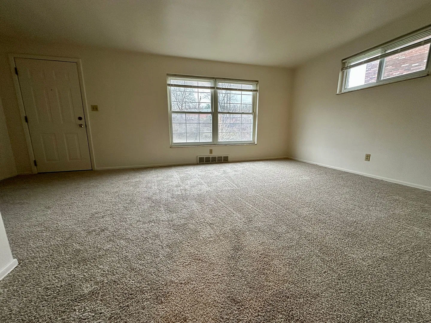 Fantastic Two Bedroom Townhouse in Penn Hills with Garage, Central A/C & Patio! Call Today! — Photo 4