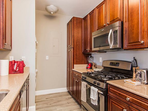 5th image of 1132 Grace Hill Dr