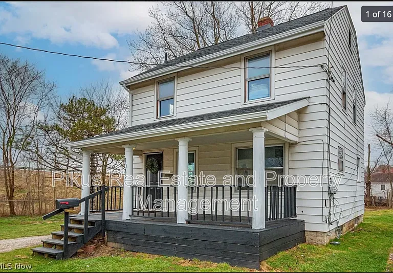 1033 Chandler Ave — Photo 1