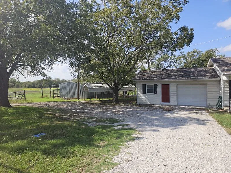 2 bed, 1.5 bath, 900 sqft, $2,400 — Photo 2
