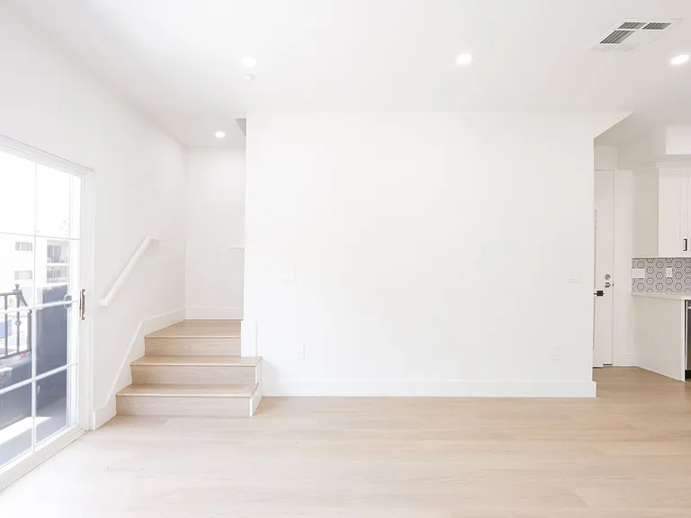 1325 North Poinsettia Pl — Photo 9