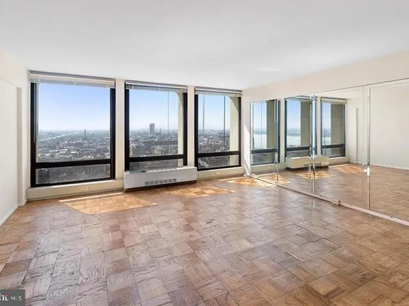 220 Locust St #17ES, Philadelphia, PA 19106