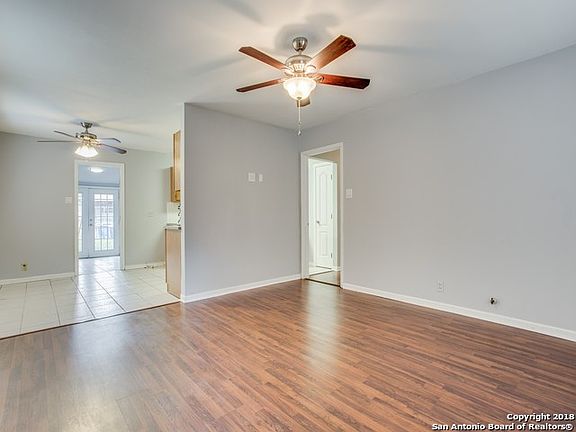 3rd image of 127 Killarney Dr