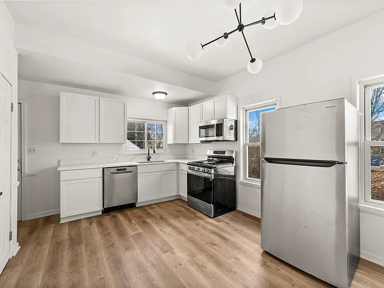 1314 Cove Ave — Photo 5