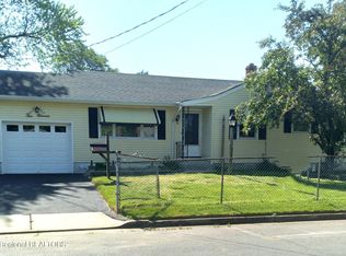211 Ridge Ave, Belford, NJ 07718