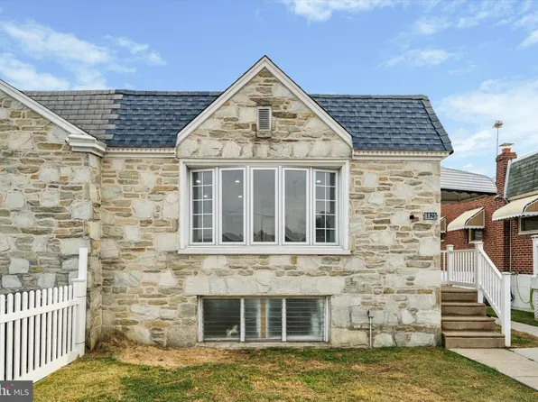 8825 Brocklehurst St, Philadelphia, PA 19152