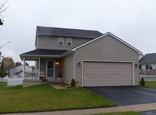591 Town Trl, Pinckney, MI