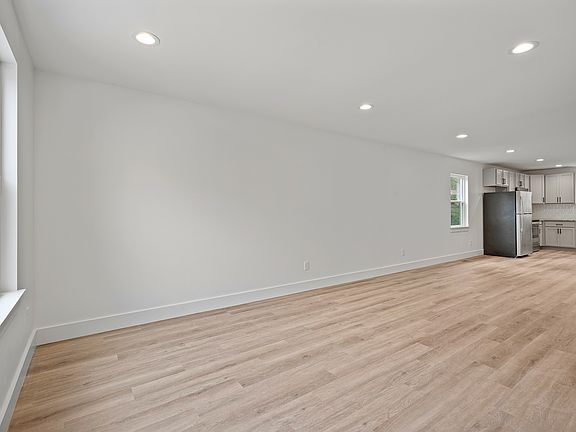 2nd image of 427 Arbor Dr #D