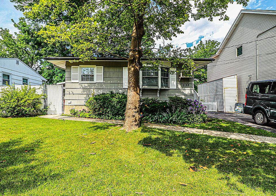 1st image of 233 Thornycroft Ave