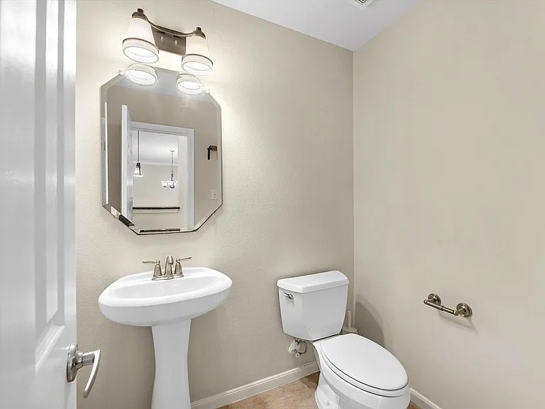 4217 Koehler St — Photo 13