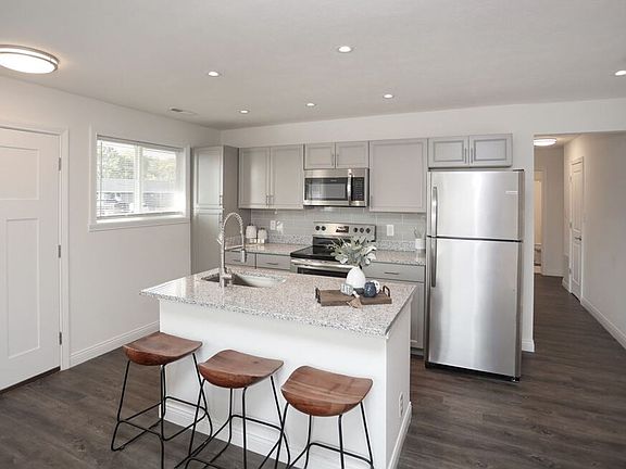 3rd image of 3024 Pemberly Dr APT 2