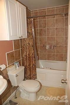 BATHROOM 1 10 WEST BRADY