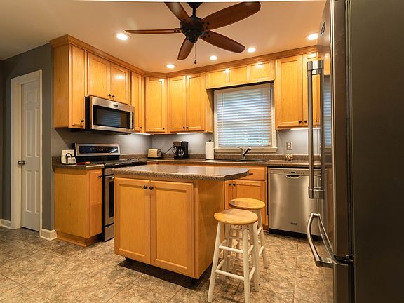 4th image of 2425 Woodleigh Dr
