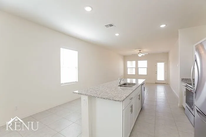 3 bed, 2.0 bath, 1402 sqft, $1,625 — Photo 4