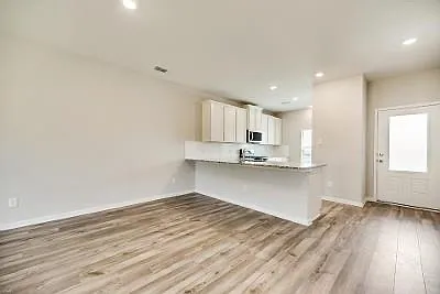 804 Jackel Dr — Photo 2