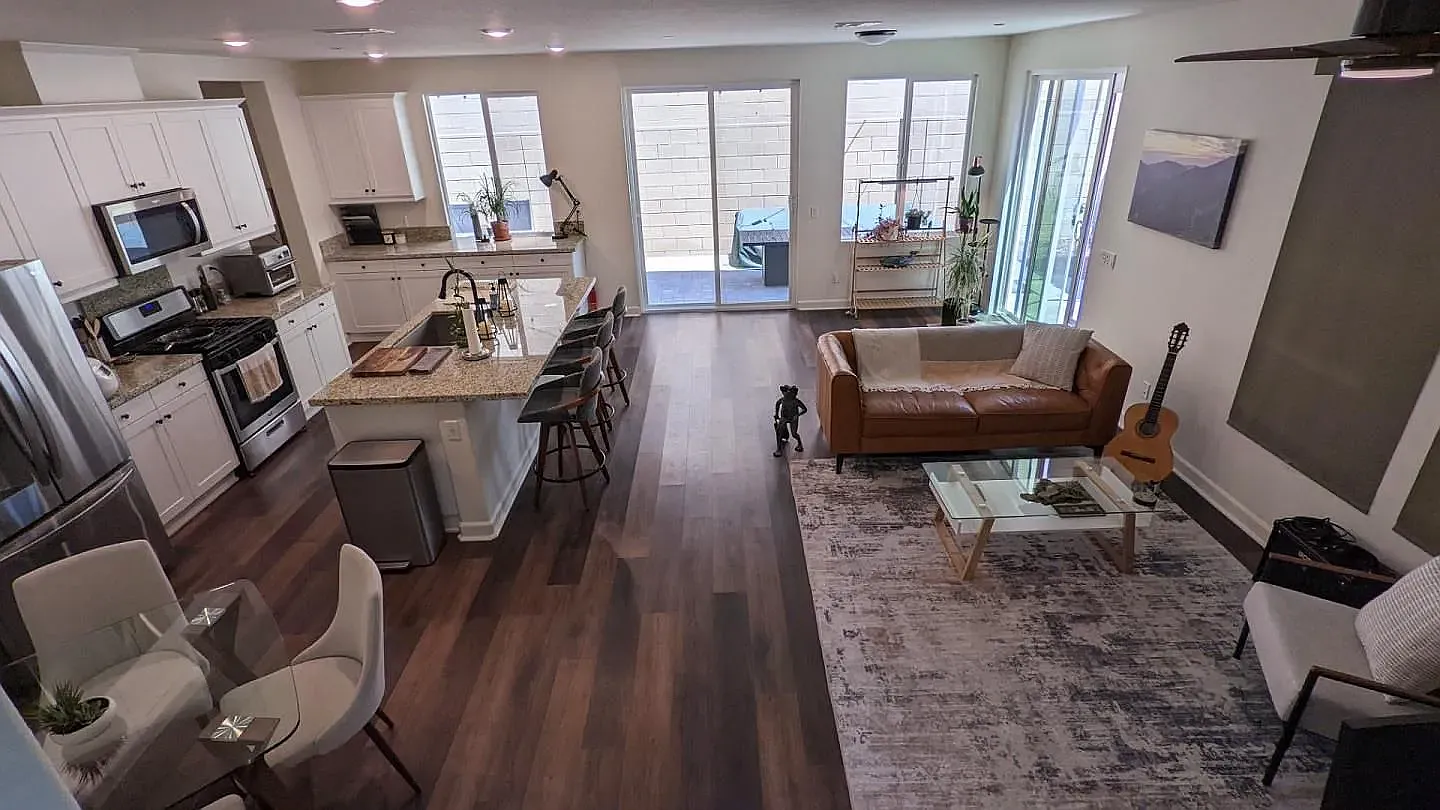 3 bed, 2.5 bath, 2148 sqft, $3,700 — Photo 2