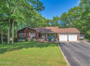 7 Mahogany Rd, Rocky Point, NY 11778