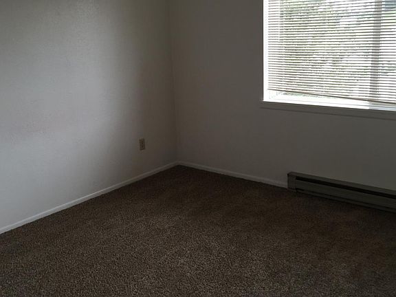 5th image of 921 SE Klemgard St APT E5