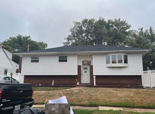 4050 Massachusetts Ave, Island Park, NY 11558