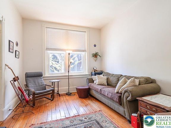 3rd image of 525 3rd Ave