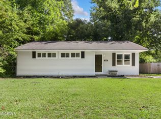 526 Oak Ln, Jacksonville, NC 28540