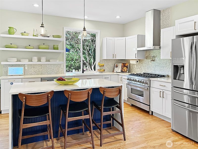 5th image of 8700 Rosario Place NE