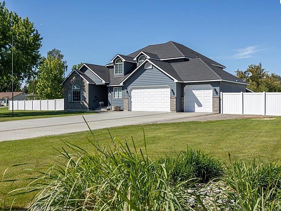3rd image of 3302 Mount Daniel Dr
