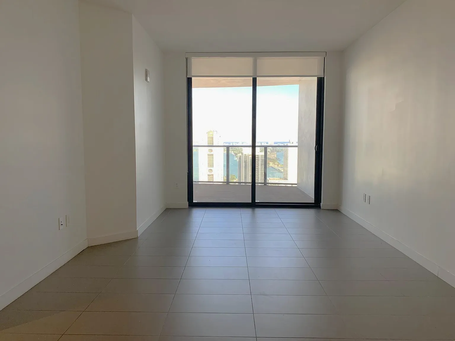 1 bed, 1.5 bath, 910 sqft, $3,200 — Photo 3