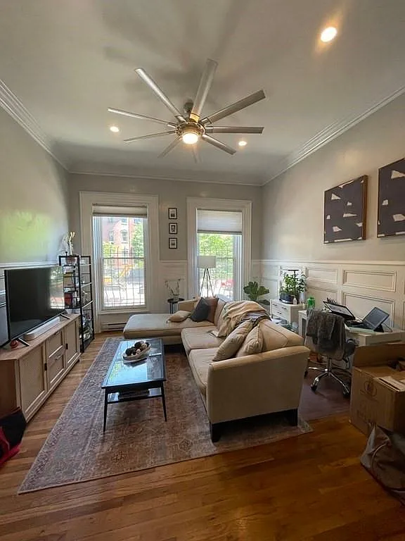 2 bed, 800 sqft, $5,300 — Photo 1