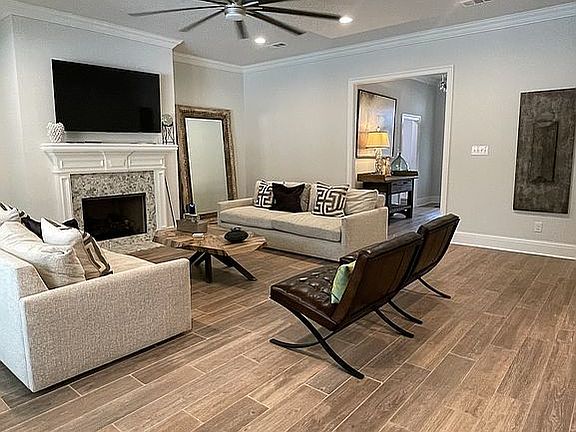 3rd image of 1405 Lombardy Dr