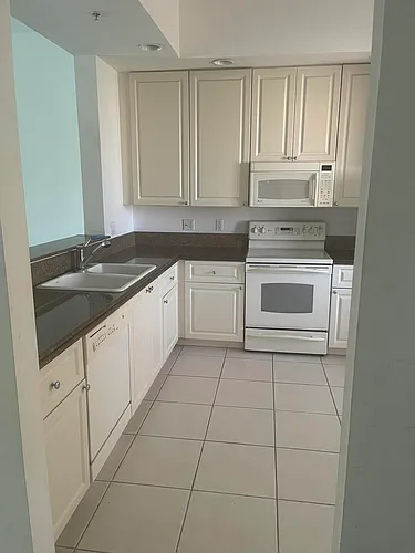 1 Harbour Isle Dr #Penthouse 01-1 Photo 1