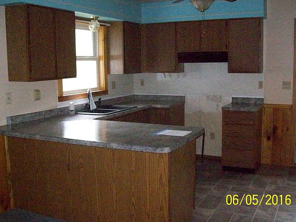 5th image of 160 S Noquebay Ave