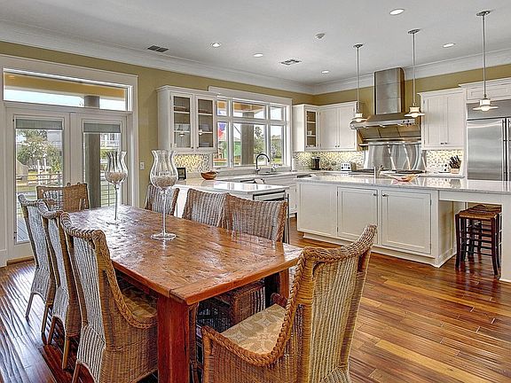 5th image of 21 Bahama Dr