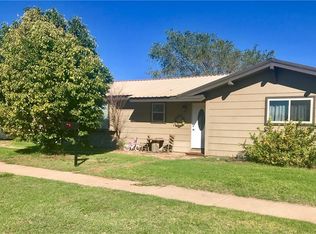 614 N 4th St, Sayre, OK 73662