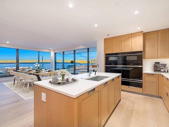 5th image of 1375 Bellevue Ave #13