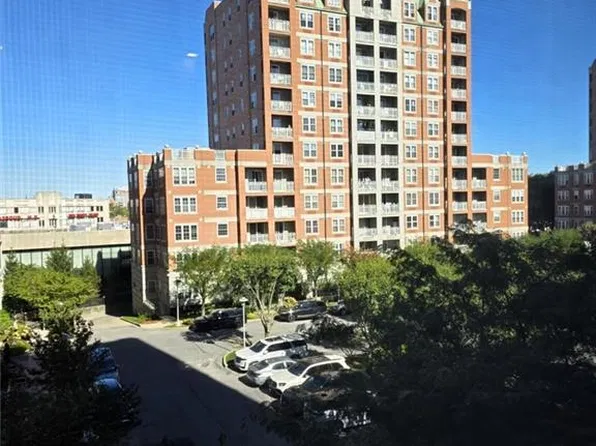 60 Oceana Dr W APT 4A, Brooklyn, NY 11235