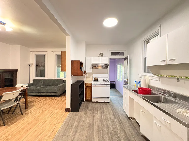1045 Flemington St — Photo 26