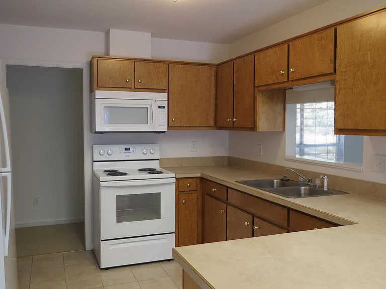 131 King Henry Way — Photo 8