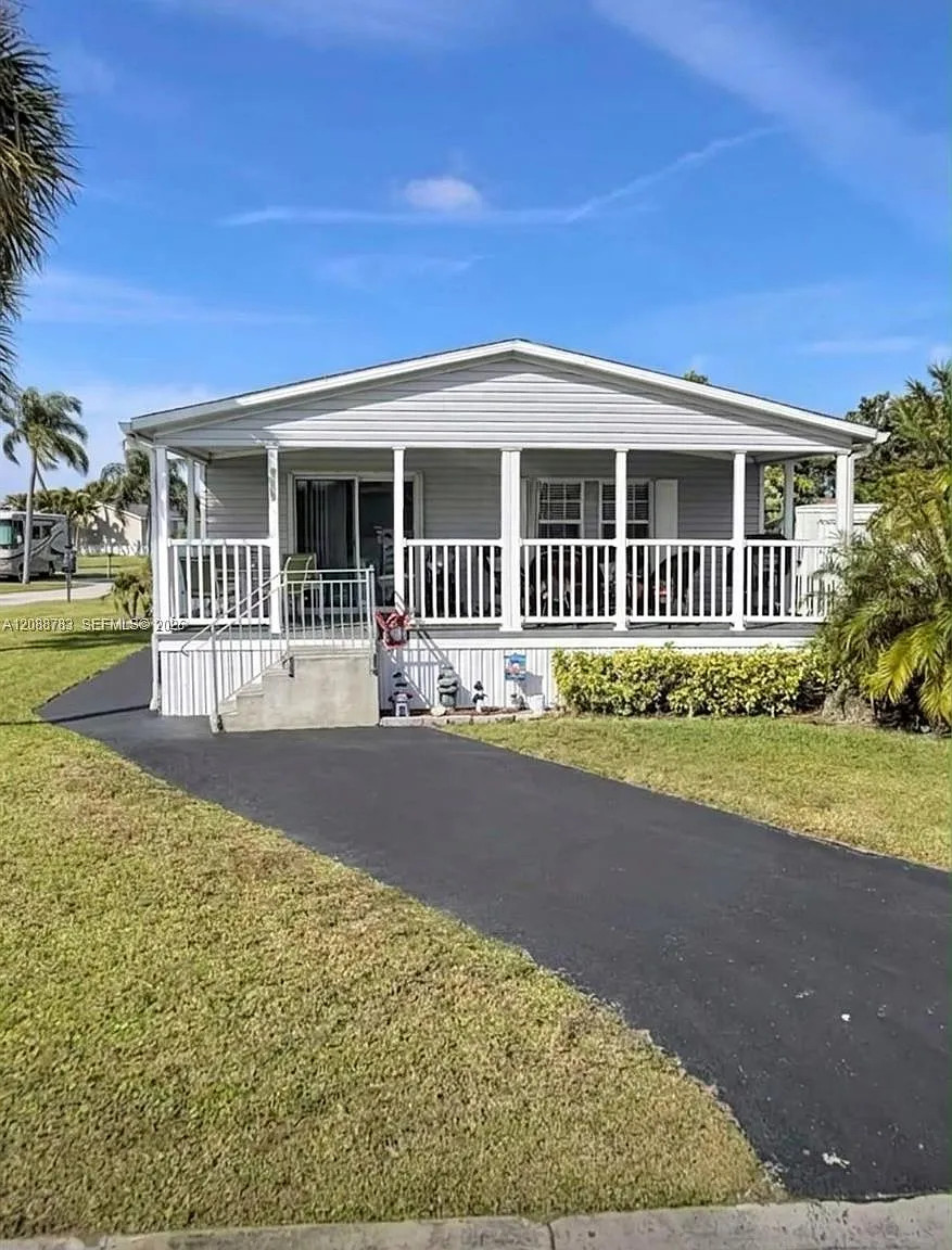 Sandalfoot Cove Sec 1 — Photo 1