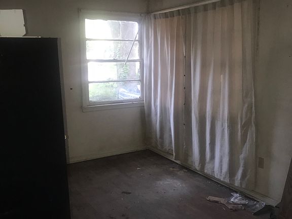 5th image of 2825 Cherokee Cir E