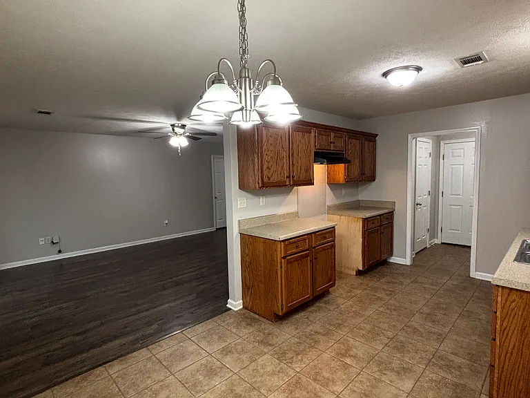 409 Calvin Ct — Photo 8