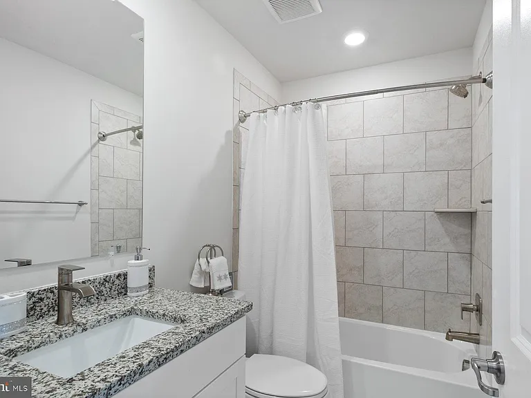 6960 Farragut Dr — Photo 18