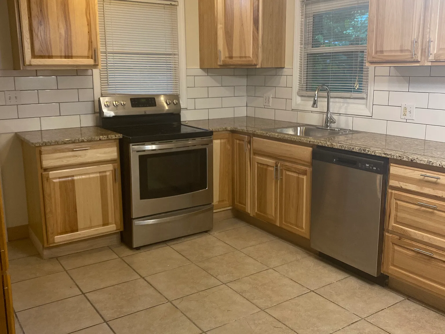 2 bed, 779 sqft, $1,100 — Photo 3