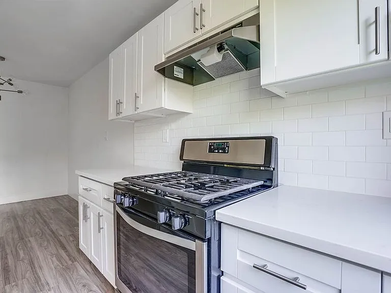 4037 W 28th St — Photo 3