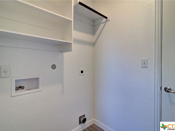 4th image of 891 Farmhouse Trl