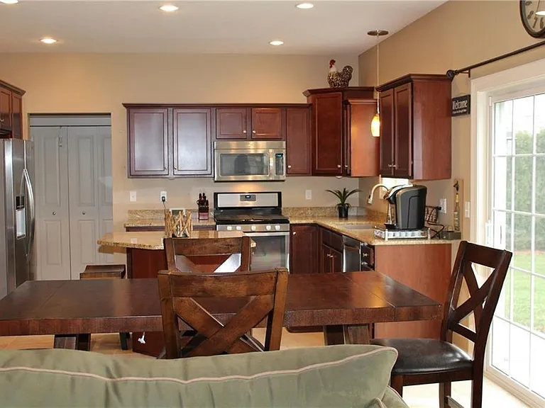 7519 Oakwilde Dr — Photo 4
