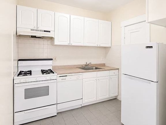 4th image of 2001 Commonwealth Ave APT 24
