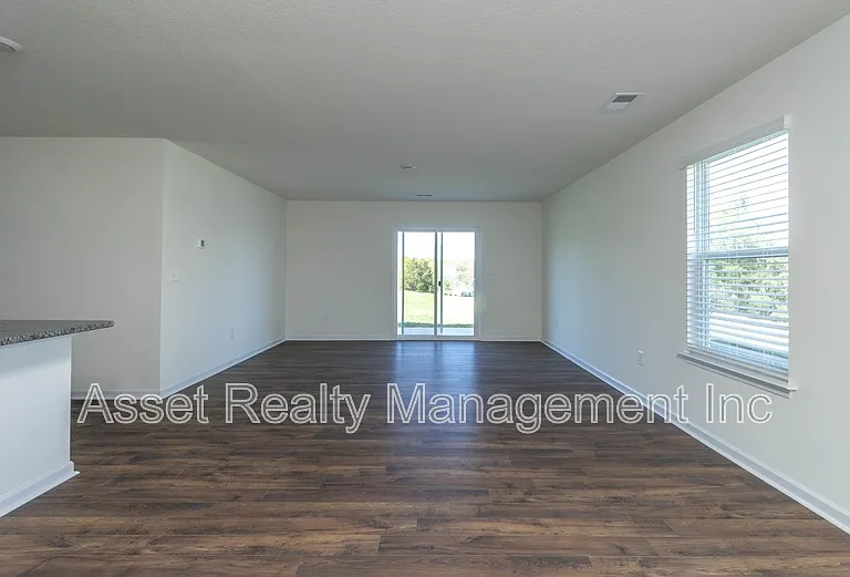 2063 Southwood Cir — Photo 8