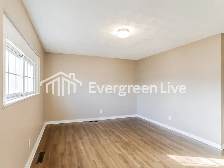 1344 Southfield Dr S — Photo 7